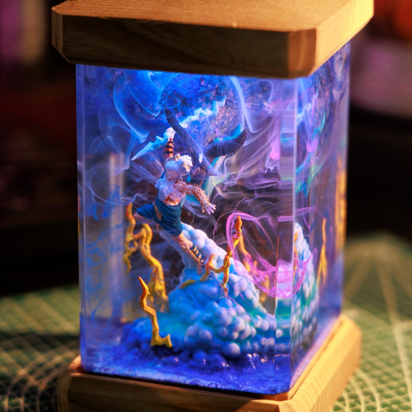 Zeus Marvel Resin Lamp