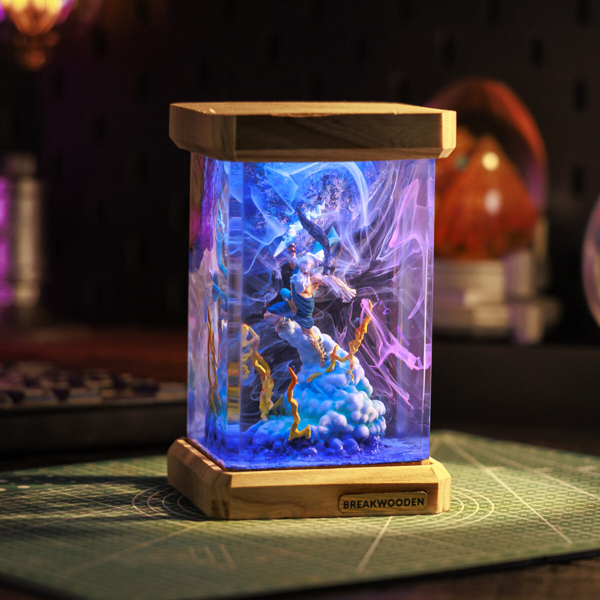 Zeus Marvel Resin Lamp