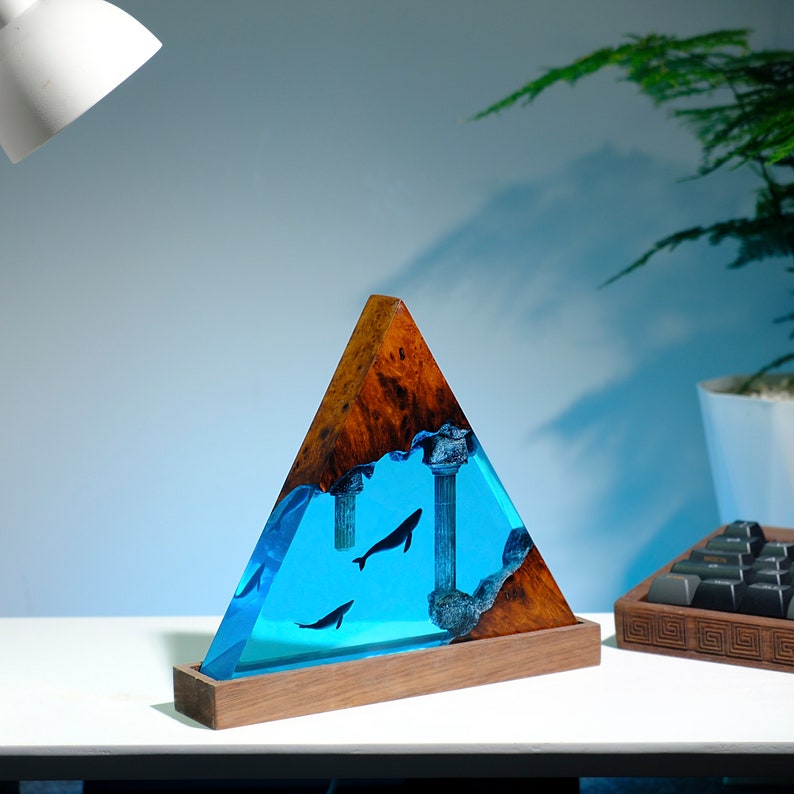 Whale Resin Epoxy Lamp