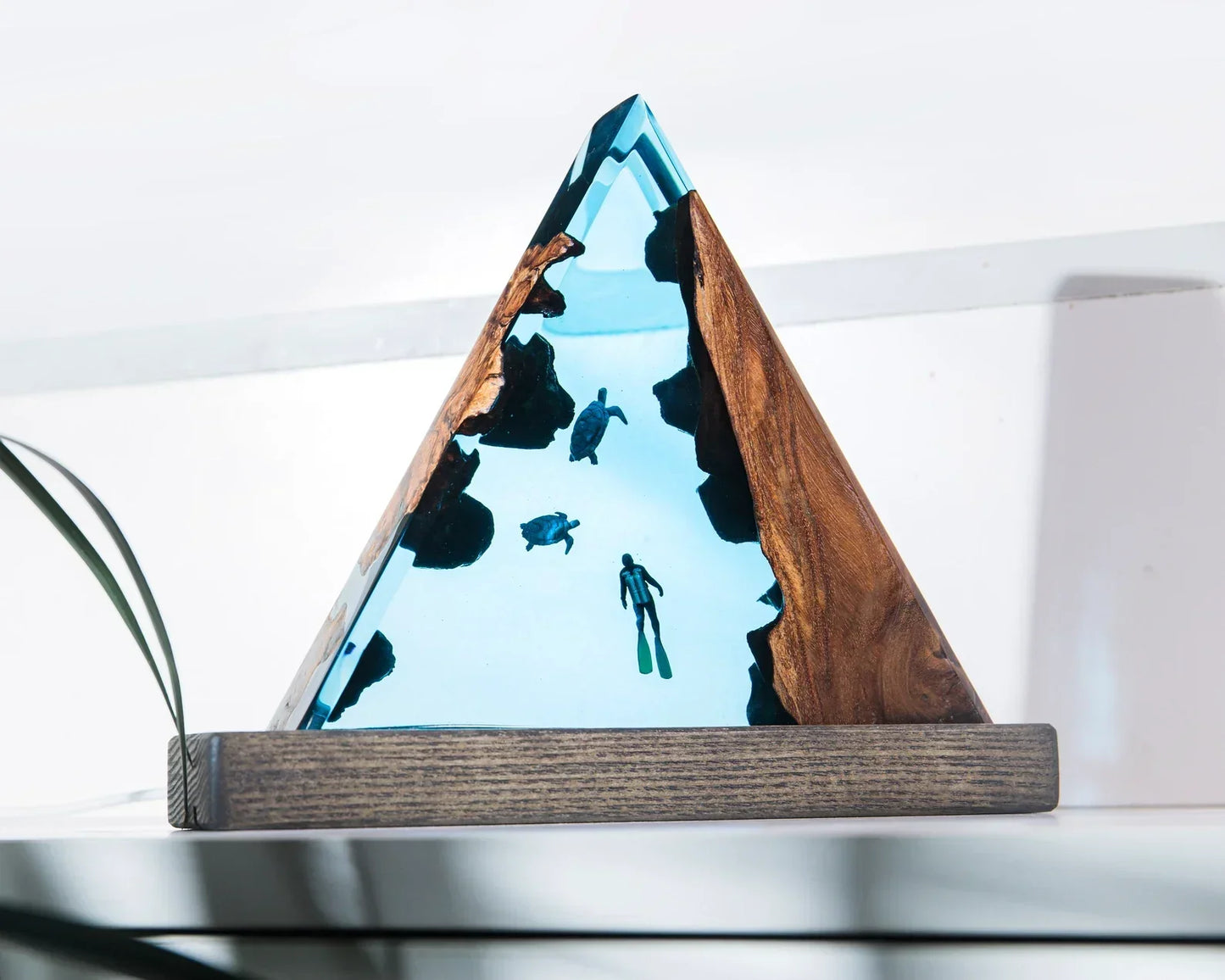 TRIANGLE DEEP SEA LAMP – EPOXY LAMP