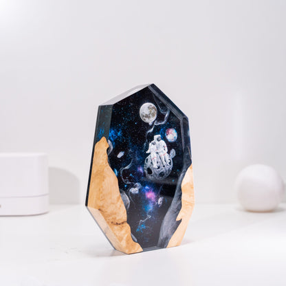 Astronauts in Galaxyspace Resin Lamp – Hexagon