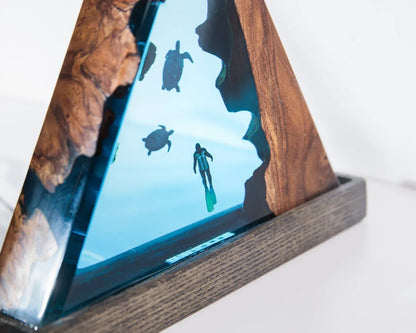 TRIANGLE DEEP SEA LAMP – EPOXY LAMP