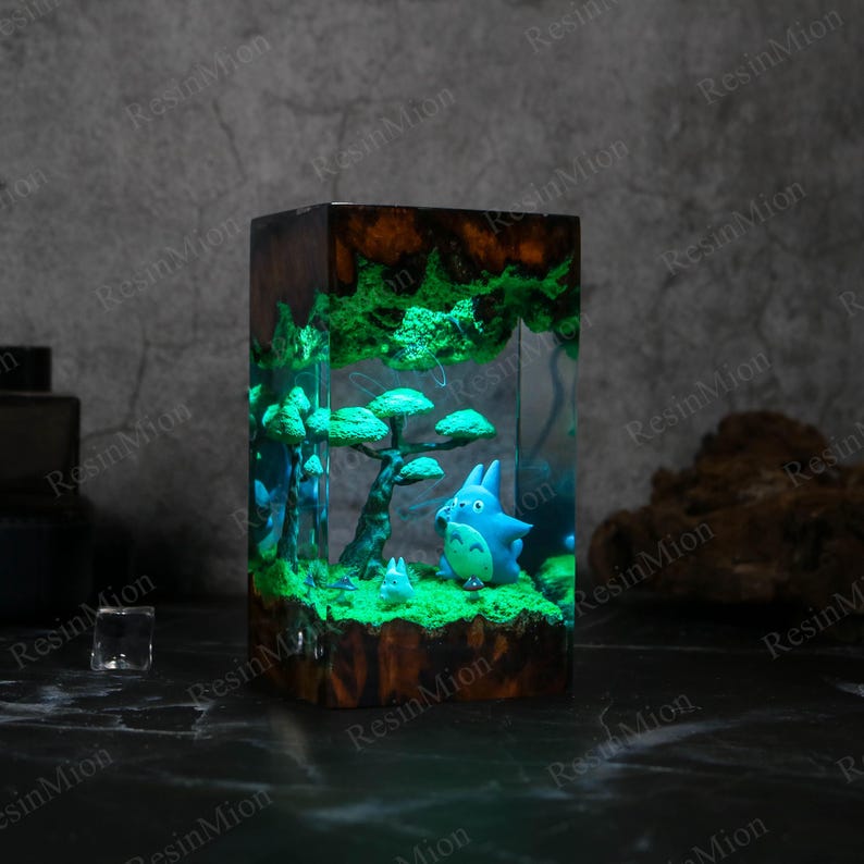 FAMOUS ANIME Resin Lamp