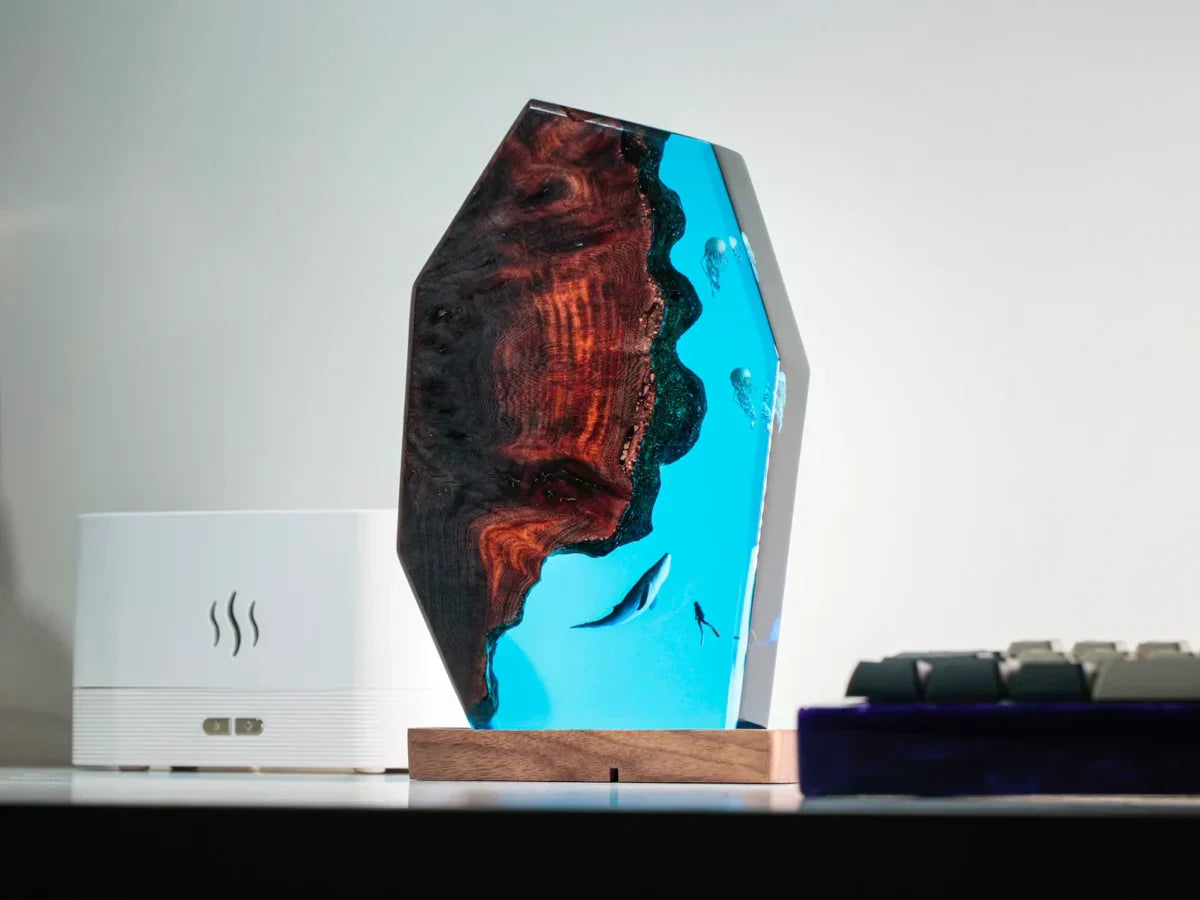 DEEP WHALE SEA LAMP – Polygon