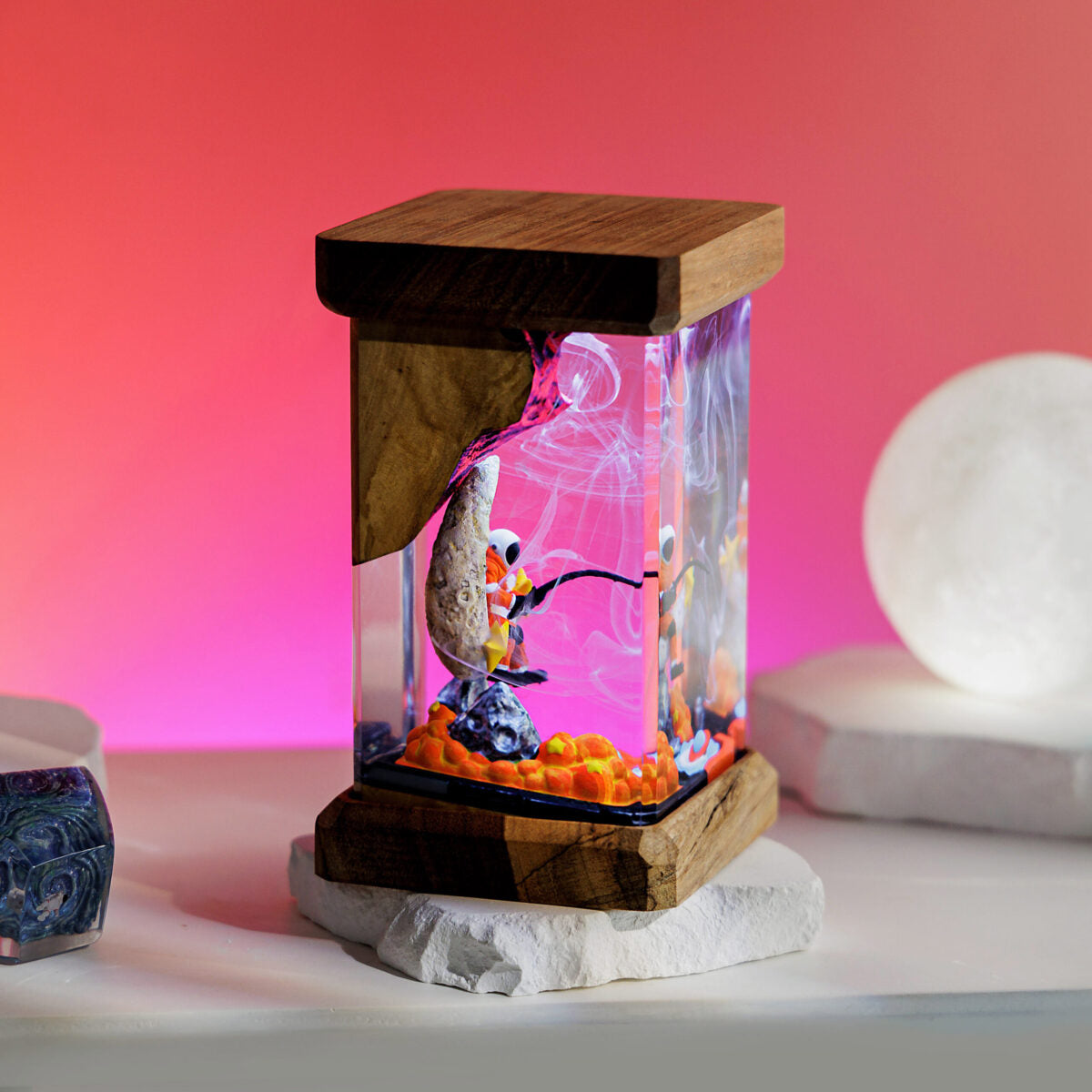 Astronaut on the Moon Resin Diorama Lamp 1