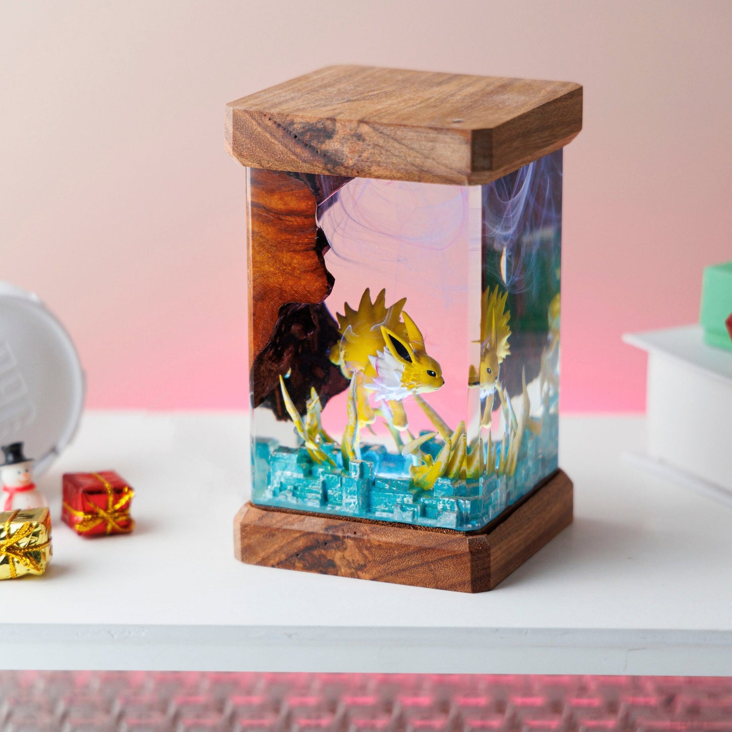 Jolteon Pokemon Resin Diorama Lamp