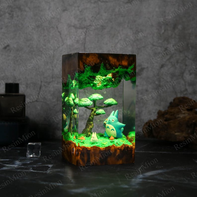 FAMOUS ANIME Resin Lamp