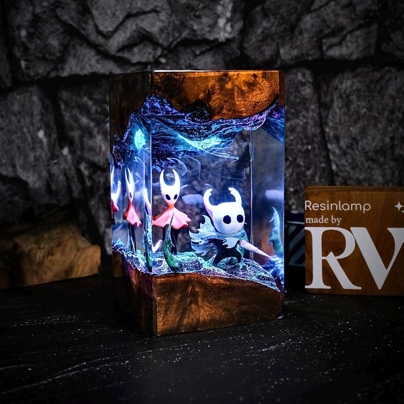 Hollow Knight and Hornet Greenpath Resin Lamp