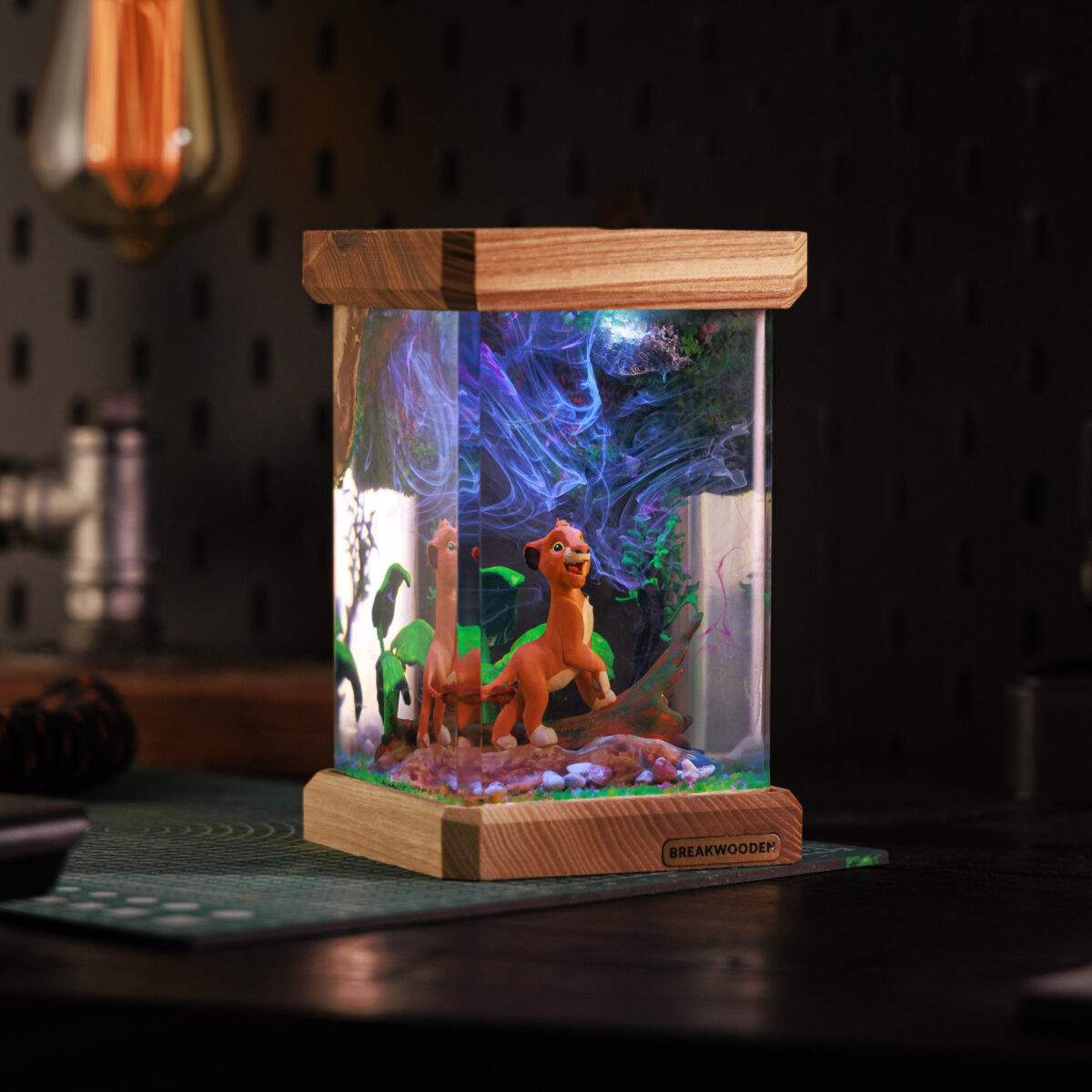 Lion King Resin Lamp