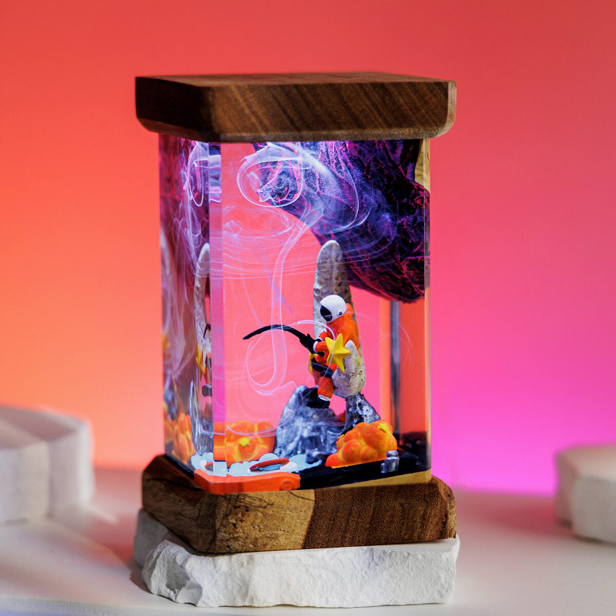 Astronaut on the Moon Resin Diorama Lamp 1