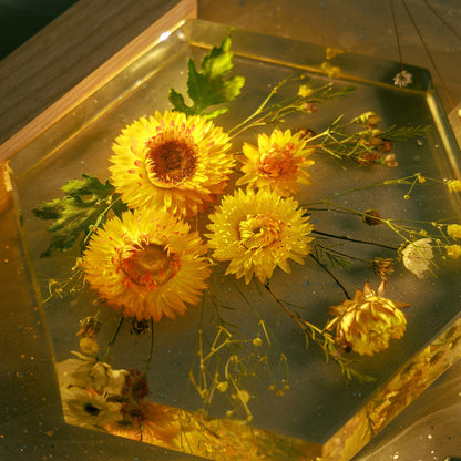 Golden Daisy Flower Resin Lamp